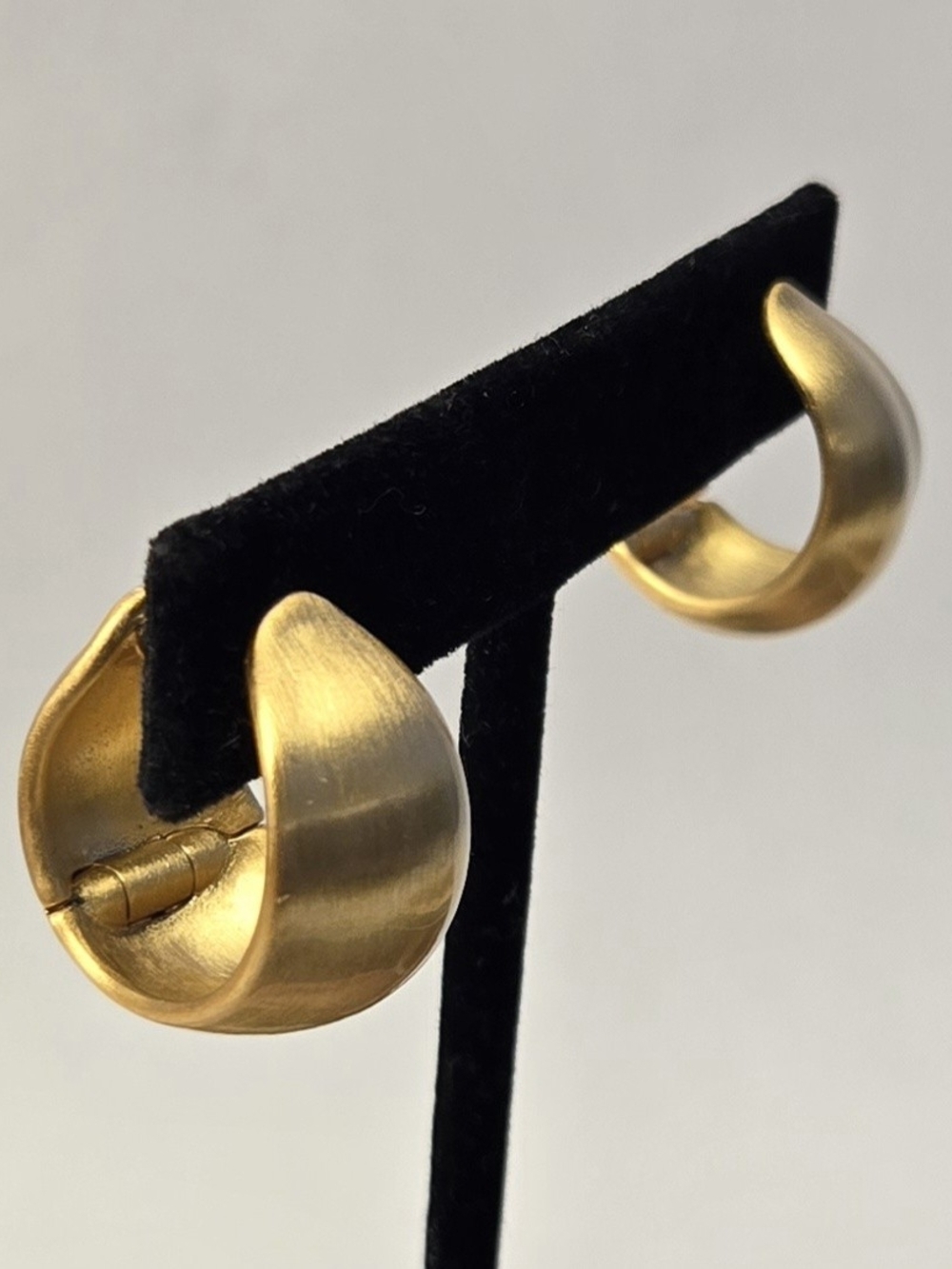 Dean Davidson Flow Huggie Hoop Earrings - Picture 4 of 11
